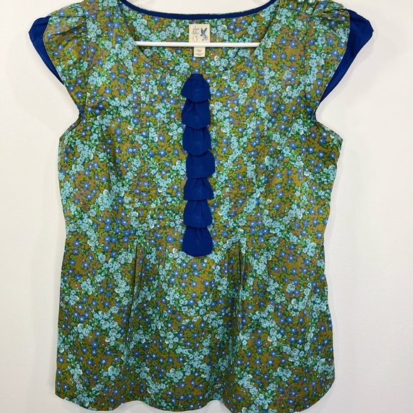 Anthropologie Tops - Anthropologie edme & esyllte cotton ditsy floral ruffle front cap sleeve blouse